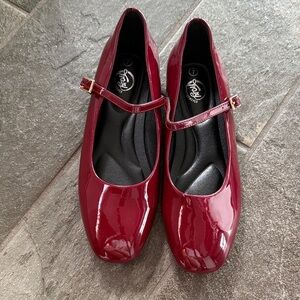 Trary Women's deep red shiny Mary Jane Flats! SZ 7